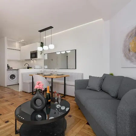 Sakura - En Front De Apartamento